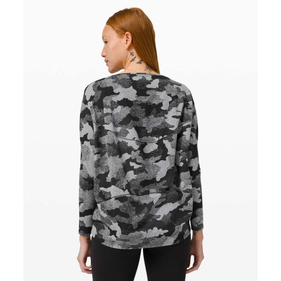RARE Lululemon BACK IN ACTION Long Sleeve Black/Gray RULU Athletic Camo Top Sz 4 - Picture 4 of 9